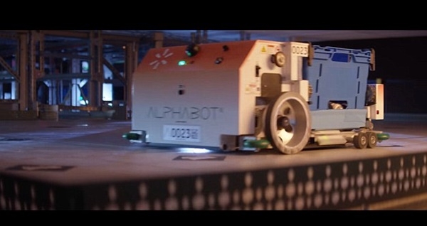 현재 월마트는 로봇 스타트업과 손잡고 뉴햄프셔 세일럼 매장에서 이회사 로봇을 투입해 실험중이다. (사진=월마트)
