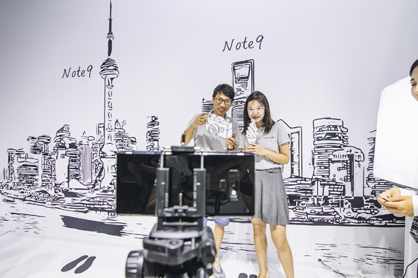 지난 15일 중국 상하이에서 진행된 '갤럭시 노트9' 출시 행사 참관객들의 모습. (사진=삼성전자)