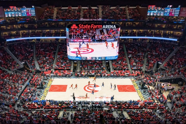 삼성전자가 미국 프로 농구(NBA)팀 ‘애틀랜타 호크스(Atlanta Hawks)’의 홈경기장인 ‘스테이트 팜 아레나(State Farm Arena)’에 스마트 LED 사이니지를 활용해 초대형 스크린을 설치했다.