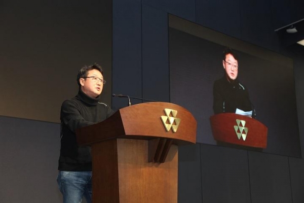 28일 오전 서울 마곡동 코오롱원앤온리타워에서 자신의 퇴임을 밝히고 있는 코오롱그룹 이웅열 회장.