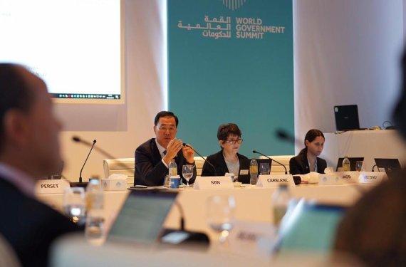 민원기 과학기술정보통신부 제2차관이 8일 두바이에서 경제협력개발기구(OECD) 인공지능 전문가그룹회의를 주재하고 있다.