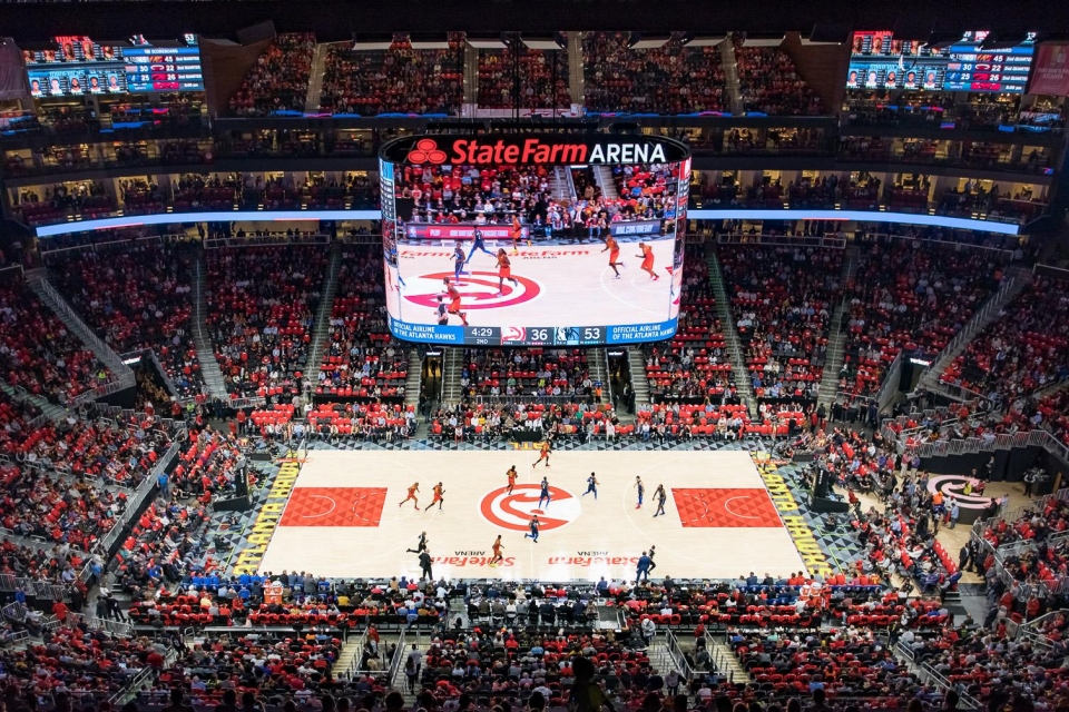 미국 프로 농구(NBA)팀 '애틀랜타 호크스(Atlanta Hawks)'의 홈경기장인 '스테이트 팜 아레나(State Farm Arena)'에 스마트 LED 사이니지를 활용해 초대형 스크린을 설치했다.
