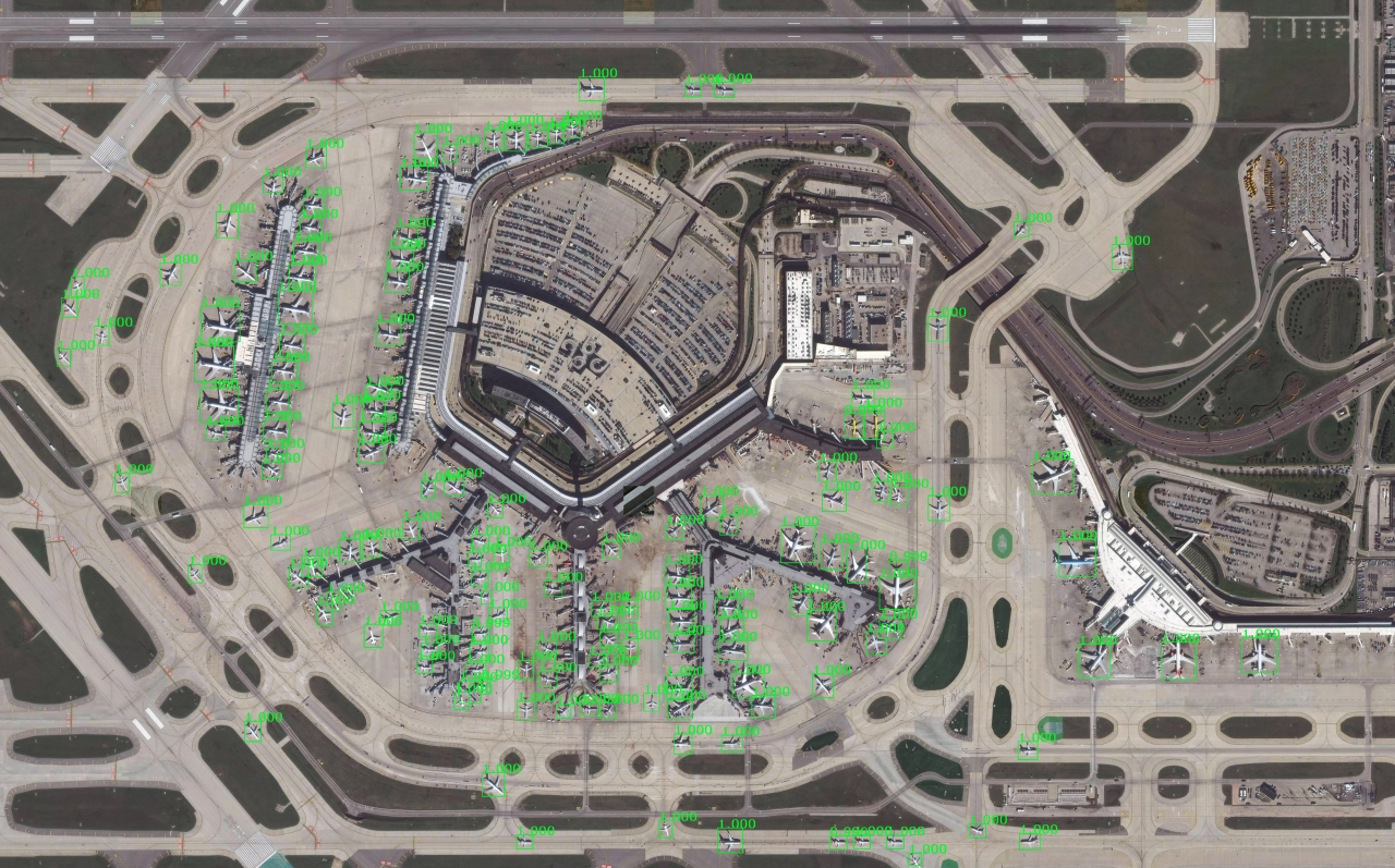 시카고 오헤어 공항(Chicago 's O'Hare Airport)에서 대형 비행기가 자동으로 확인 및 식별된 이미지(사진:록히드마틴)
