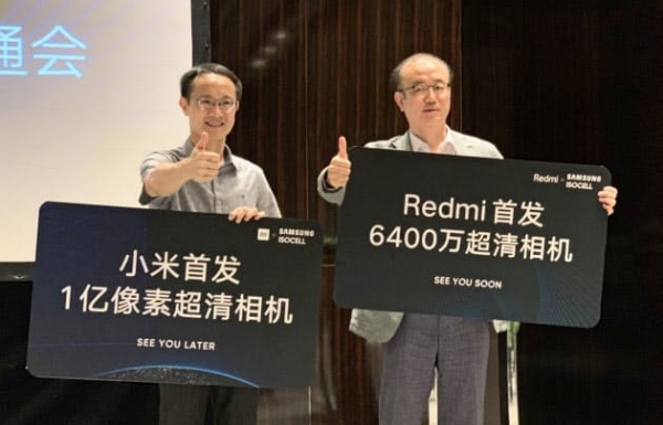 샤오미는 7일 베이징에서 삼성전자의 이미지센서를 탑재한 신형 스마트폰을 공개했다. 린빈 샤오미 총재(왼쪽)와 이제석 삼성전자 상무. 샤오미 제공