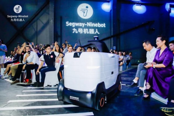 세그웨이 나인봇이 출시한 실외용 배송 로봇 ‘Segway X1’.