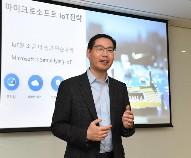 이건복 한국마이크로소프트(MS) 상무는 16일 한국MS 본사에서 ‘IoT 생태계 활성화 전략 및 혁신 사례’라는 주제로 MS의 IoT 사업 현황과 전략을 발표했다.