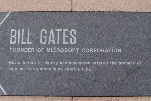 빌 게이츠가 자신이 창업한 마이크로소프트의 이사직에서도 물러나고 기술 고문의 역할만 한다. 사진=픽사베이
