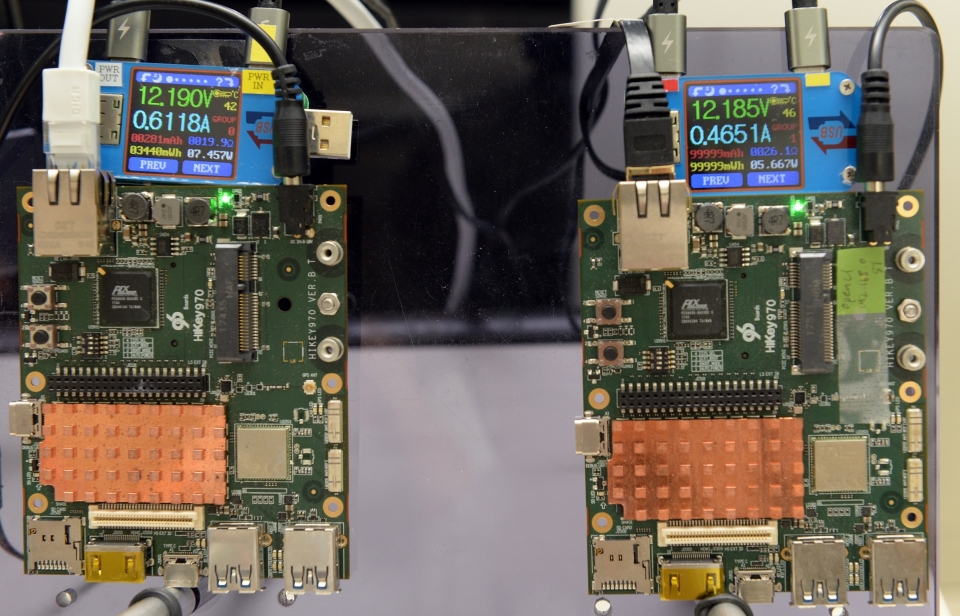 비전처리를 위해 CPU(왼쪽)만 사용한 경우보다 GPU를 혼용하면서(오른쪽) 보다 저전력 고성능으로 구동할 수 있음을 비교한 모습
