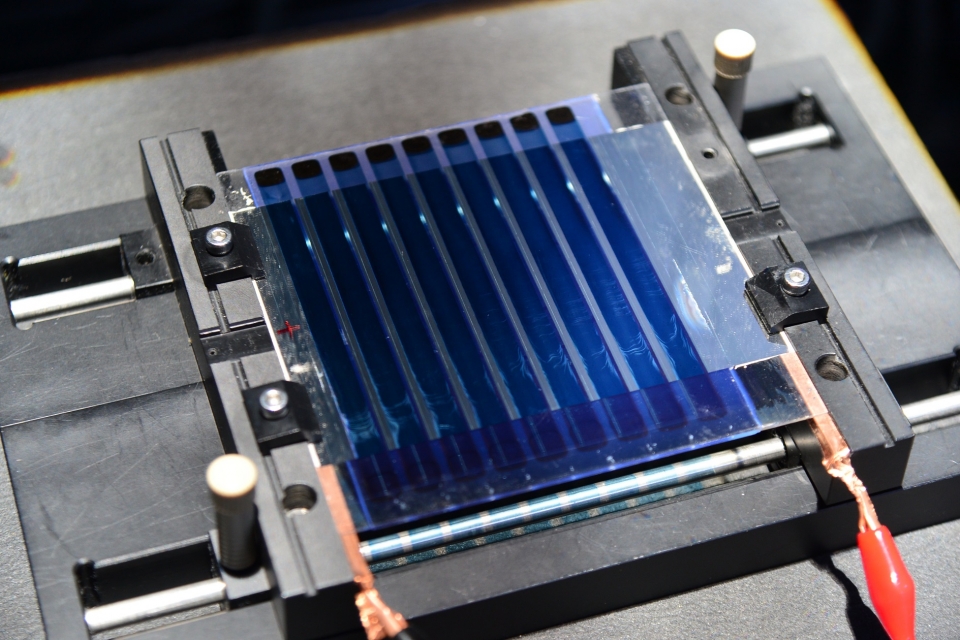 KIST 손해정 박사팀에서는 스핀코팅을 활용한 용액공정 방식으로 대면적의 고효율 태양전지 기술을 구현했다.