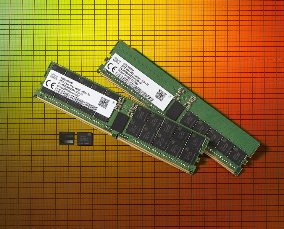 SK하이닉스가 세계최초로 출시한 2세대 10나노급(1ynm) DDR5 D램