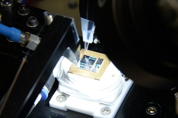 ETRI연구진이 개발한 초고속 광입출력 반도체 칩